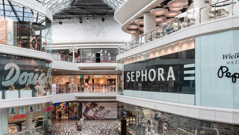 VIDEO: Techo de un centro comercial se desploma por fuertes lluvias en Tailandia