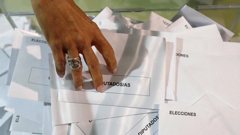 El rey de España disuelve las cortes y se convocan elecciones para el 10 de noviembre