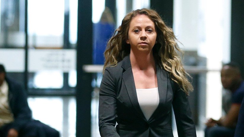 Exoficial de policía de EE.UU asesina "por error" a su vecino tras confundirlo con un asaltante