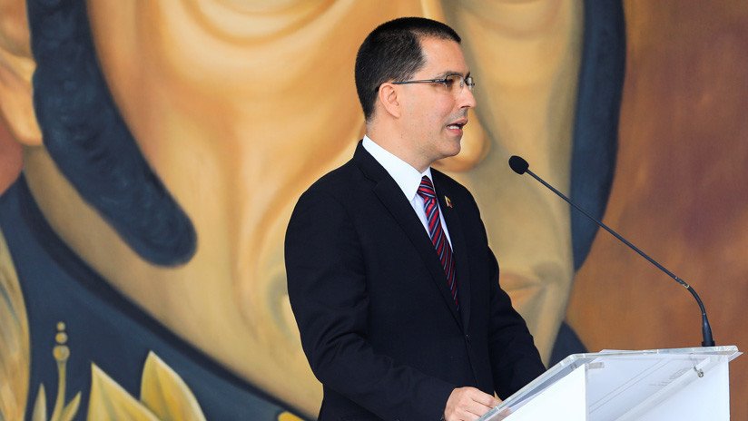 Arreaza critica a Colombia por usar a Venezuela como una "cortina de humo" para "provocar"