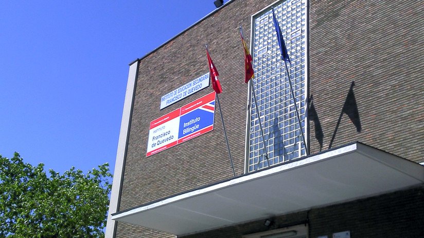 Agreden a una chica de 14 años a las puertas de su instituto en Madrid y difunden la brutal paliza en las redes