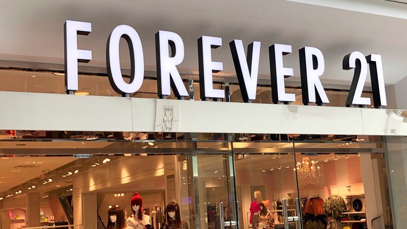 'Celebran' la quiebra de la empresa Forever 21 ante sus descuentos por liquidación