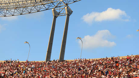 VIDEO: Se precipita de la grada más alta del estadio Morumbí y cae sobre una niña de 13 años