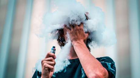 Autoridades de EE.UU. aconsejan evitar los cigarrillos electrónicos tras el brote de una enfermedad pulmonar