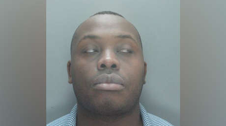 Un exfutbolista usa Tinder y otros sitios de citas en línea para estafar casi 30.000 dólares