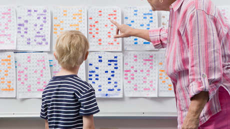 "¡Ayúdenme! ¡No quiero ir!": La resistencia de un niño ruso a empezar el curso escolar se hace viral