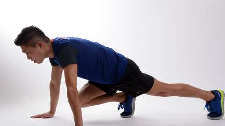 FOTO, VIDEO: Un japonés se vuelve atlético (y viral) gracias a un sencillo ejercicio de 4 minutos diarios