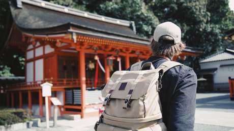 "¿Viaja con su valla favorita?": Desenmascaran a un bloguero por un detalle en una de sus fotos