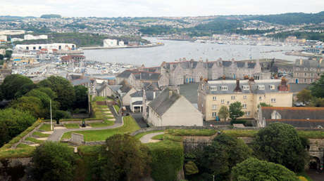 Compraron una casa y encontraron un escondite con antigüedades