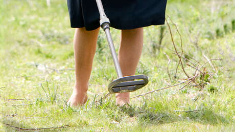 Una jubilada británica halla un anillo de la época de Shakespeare (FOTO)