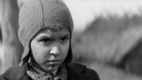 'El pájaro pintado', el crudo retrato del Holocausto que hace huir a los espectadores de la sala