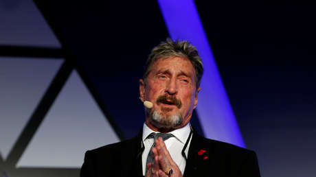 El multimillonario McAfee sugiere que productos de inhalación de cannabis causan infección 'a lo zombi'