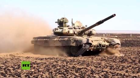 VIDEO: Tanquistas rusos se entrenan en fuego a larga distancia