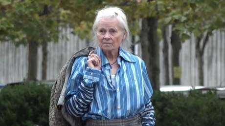 Vivienne Westwood a RT: "Para estar aislado tanto tiempo, el estado de Assange es maravilloso; yo no sé cómo me las arreglaría"