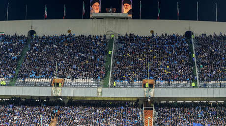 Una iraní muere tras prenderse fuego en protesta por la prohibición de asistir a un partido de fútbol