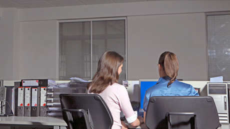 Mujer cuyo jefe le respondía repetidamente "ahora no, Stacey" gana batalla legal por discriminación sexual y podría recibir casi 5 millones de dólares