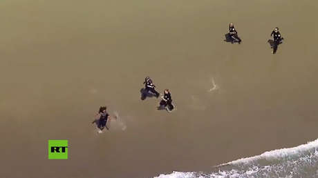 VIDEO: Un fugitivo escapa de la policía en una persecución de película por una playa de Los Ángeles