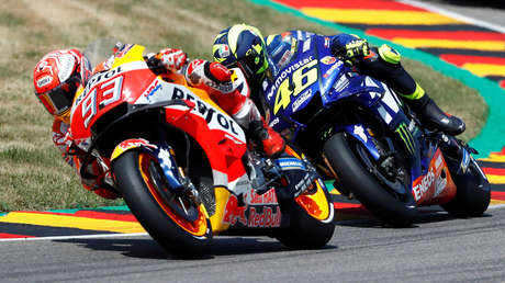 VIDEO: Tenso episodio entre Valentino Rossi y Marc Márquez obstaculizándose mutuamente en la pista