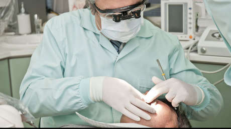 Un adolescente chino soporta por un año un dolor de muelas y termina con un agujero en la mandíbula