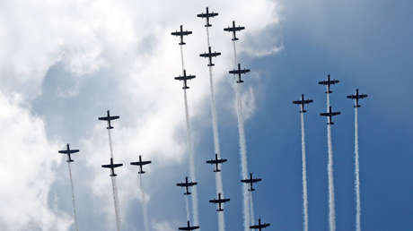 Dos mujeres pilotos vuelan por primera vez en el desfile militar por la Independencia de México