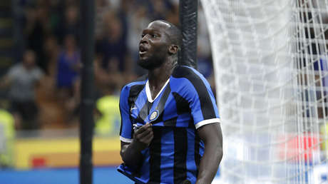 Despiden a periodista deportivo italiano por decir que la única forma de detener a Lukaku sería "con 10 plátanos"