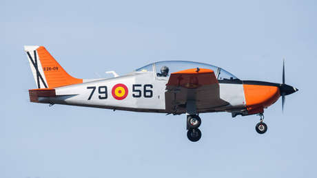 Mueren un instructor y su alumna al estrellarse un avión del Ejército español frente a las costas de Murcia