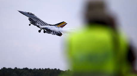 FOTOS: Un avión de combate F-16 de Bélgica se estrella al oeste de Francia