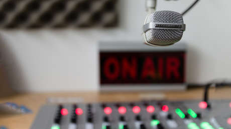 VIDEO: Alcalde argentino irrumpe en un programa de radio, pero el conductor lo echa del estudio