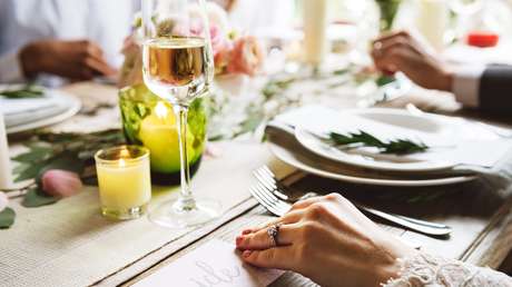 VIDEO: Dos invitadas a una boda se pelean después de que una acusara a otra de servirse demasiado curry