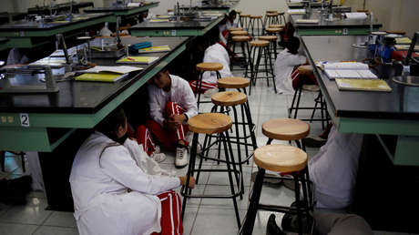 VIDEO: El pánico en un colegio mexicano donde irrumpieron presuntos delincuentes para resguardarse de la policía