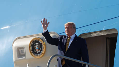 Fotografían a Trump con billetes de 20 dólares en el bolsillo (y él explica la razón por la que siempre lleva efectivo)