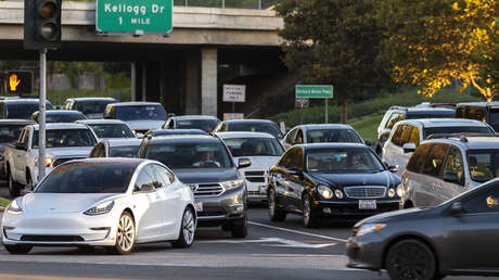 EE.UU.: Más de 20 estados presentan una demanda para que Trump no pueda impedir a California dictar sus propias reglas sobre emisiones en autos