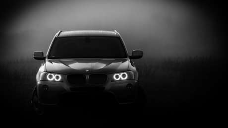 EE.UU.: Un hombre se mete con su vehículo dentro de un centro comercial en Chicago (VIDEOS)