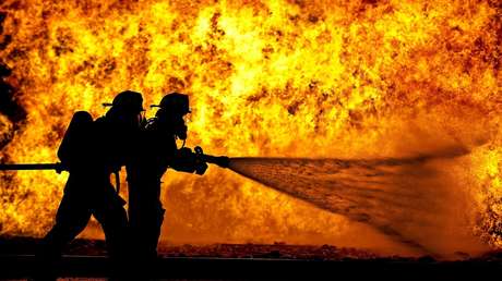 Arde uno de los centros comerciales más grandes de la ciudad rusa de Vladivostok (VIDEOS)