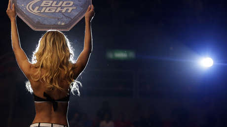 VIDEO: El público lanza 'de todo' tras la rápida anulación de la pelea entre Stephens y Rodríguez