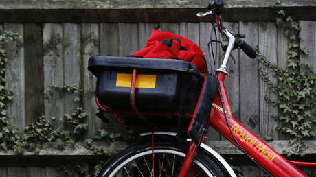 Despiden a un cartero que trabajó durante 28 años por entregar un paquete con un minuto de retraso