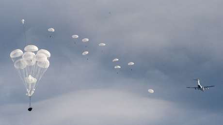 Rusia: Dos vehículos de combate se estrellan contra el suelo durante un desembarco aéreo (VIDEO, FOTOS)