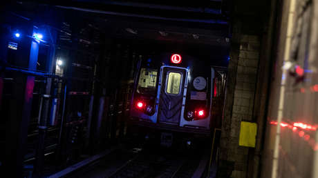 VIDEO: Rescatan a una niña de 5 años luego de que su padre se lanzara con ella contra un tren en EE.UU.