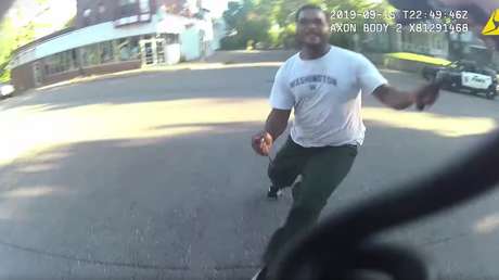 VIDEO: La Policía de EE.UU. muestra imágenes del controversial asesinato de un sujeto armado con cuchillo cuando atacaba a un agente