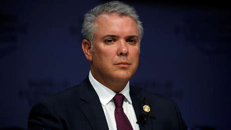 'El Aprendiz del Embrujo. Finge la paz y reinventa la guerra': El libro que cuestiona el primer año de Iván Duque