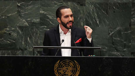 Bukele insta a la ONU a actualizarse a un "formato más inclusivo" (tras iniciar su discurso con una selfie)