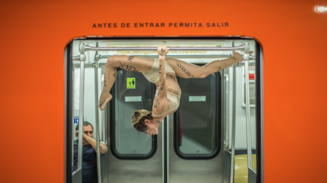 "Quiero mostrar lo que no sabemos que está ocurriendo": un fotógrafo mexicano retrata la belleza en medio del caos urbano