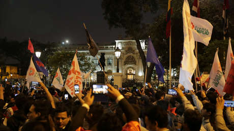 Congreso de Perú aprueba la cuestión de confianza mientras Vizcarra anunciaba la disolución parlamentaria