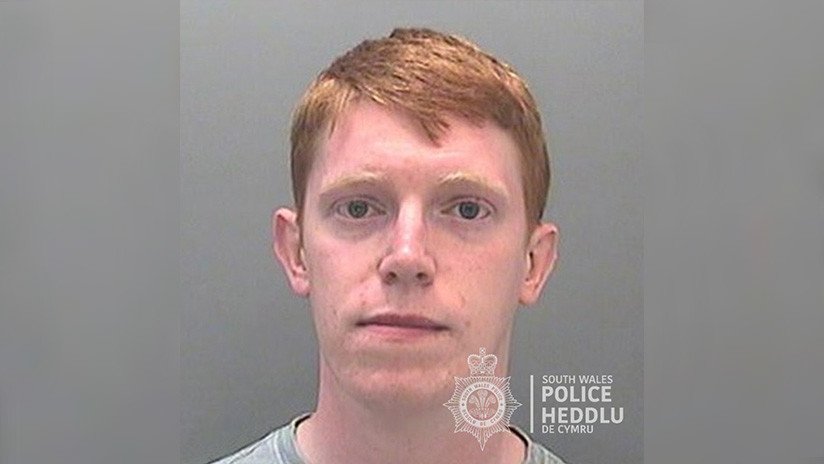 Condenan a un entrenador de cadetes del Ejército británico por engañar a menores para realizar actos sexuales en línea haciéndose pasar por una chica