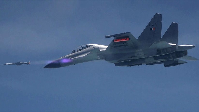 VIDEO, FOTOS: Reaparece en un desfile militar un caza indio que Pakistán afirma haber derribado hace varios meses