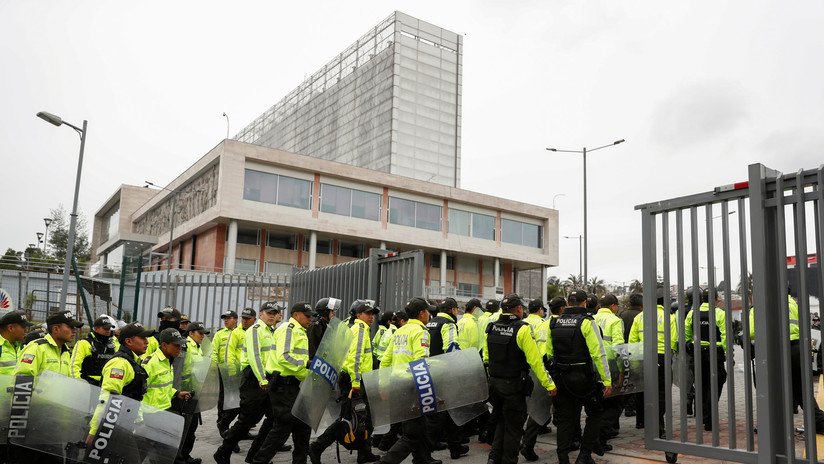 La Policía de Ecuador allana la sede de una emisora de radio por supuesta "incitación a la discordia"