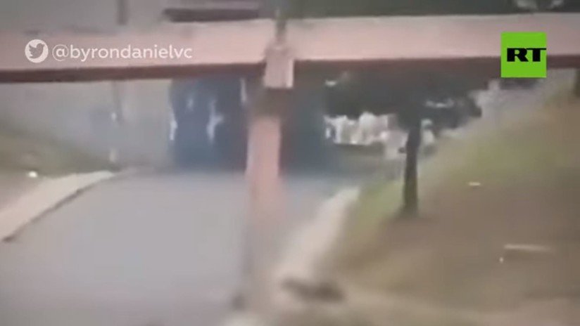 Muere una de las tres personas que cayeron de un puente en Quito, en medio de la represión policial durante las protestas