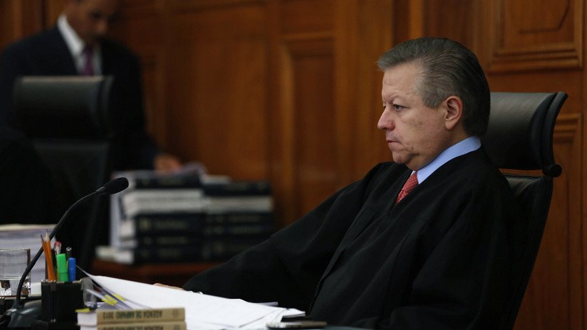 Ministro de la Suprema Corte de México revela los presuntos casos en los que fue presionado por el expresidente Felipe Calderón