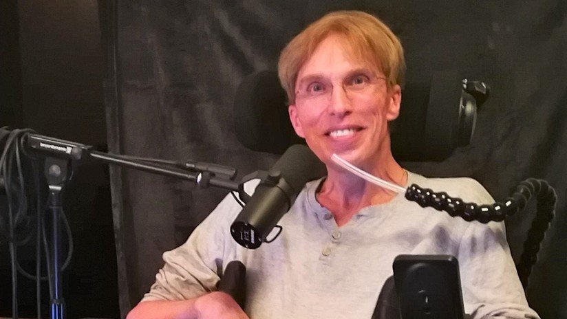 FOTOS: Le diagnostican una enfermedad fatal y decide transformarse en el primer cíborg en la historia