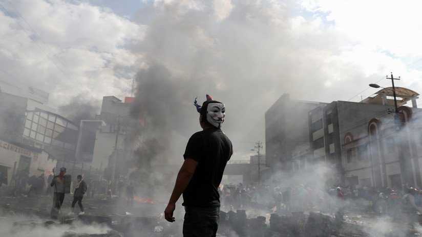 VIDEOS: Manifestantes mantuvieron retenidos a 54 policías en un estadio al norte de Quito